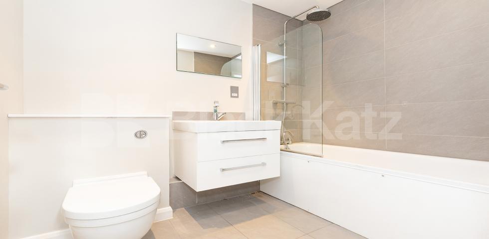 			3 BEDROOM MEWS HOUSE, 3 Bedroom, 1 bath, 1 reception Mews House			 Dove Road, CANONBURY 